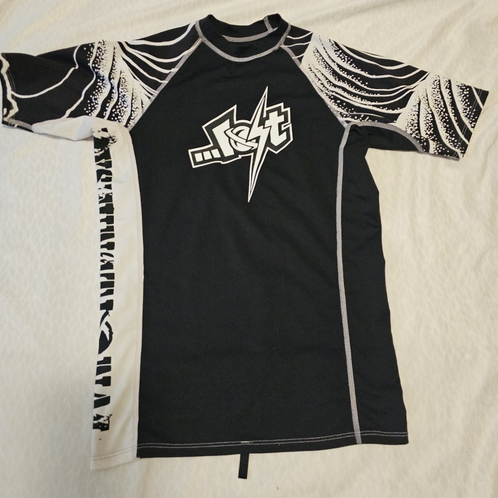 🔷️3 Items for$20🔷️Jolt YOUTH Rash Guard UV Protection Shirt, SZ S